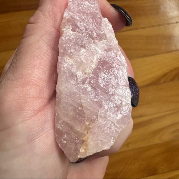 Raw Rose Quartz crystal, collectible, mineral, rock, witchy, magic - Picture 4 of 4